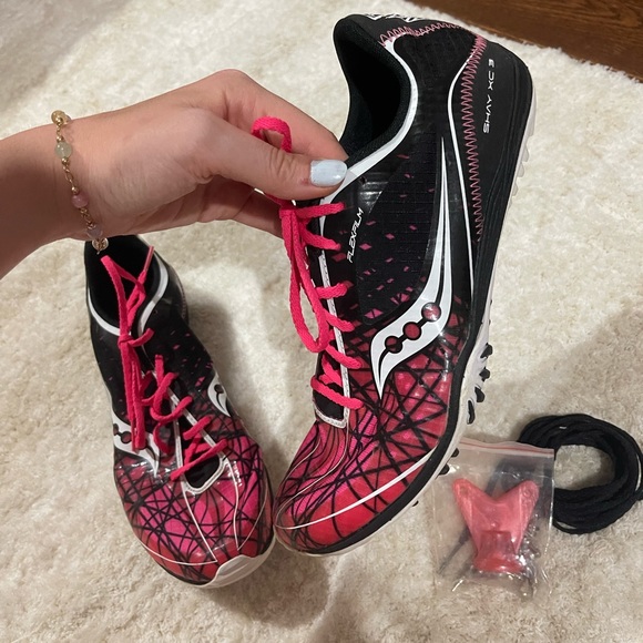 Saucony Track Running spikes with spikes and extra shoelaces used once! - Picture 2 of 9
